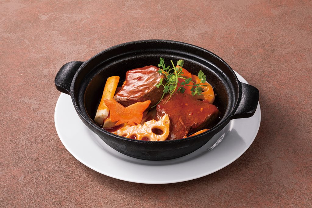 重慶飯店|岡山店|季節のおすすめ|岡山県産奈義和牛と季節野菜の四川風土鍋焼き