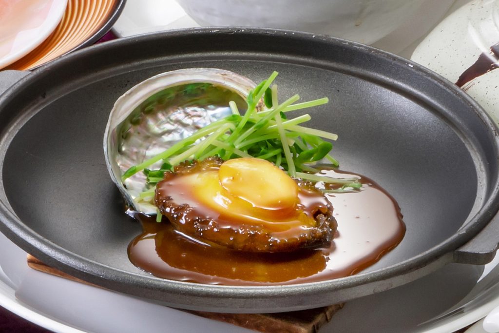 重慶飯店|岡山|おすすめ料理|鮑のオイスター煮込み_陶板仕立て