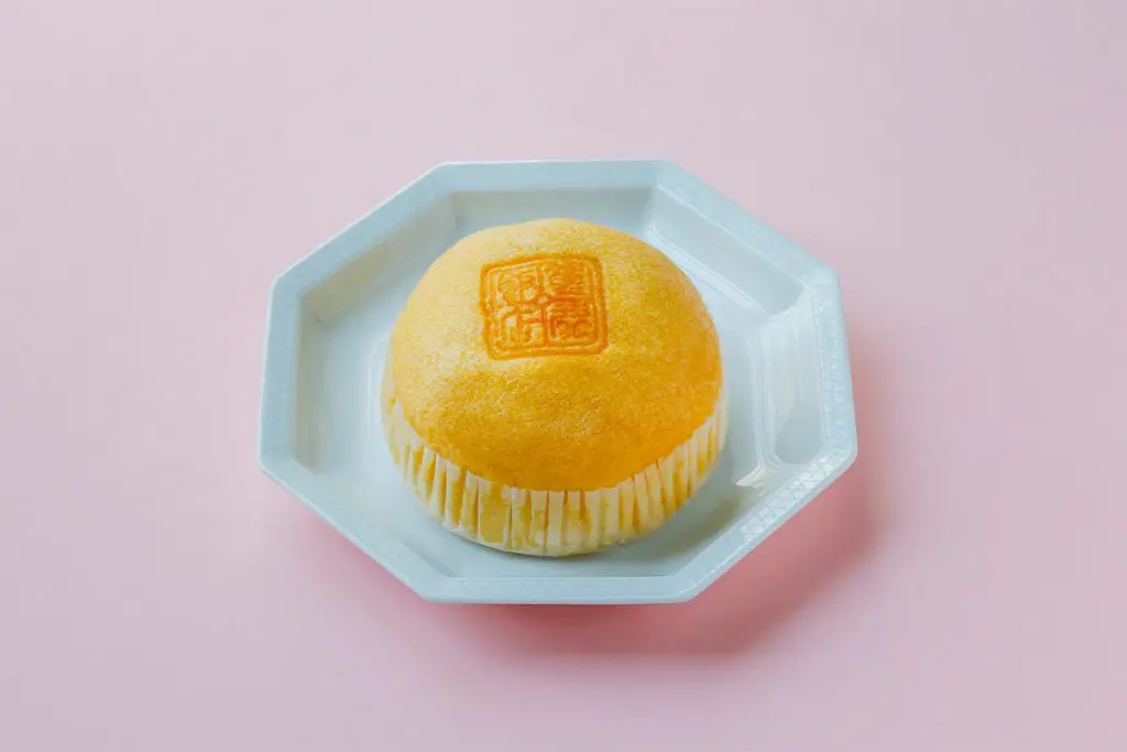 長年親しまれる蒸しパン風の甘い点心「マラカオ」 | 重慶飯店