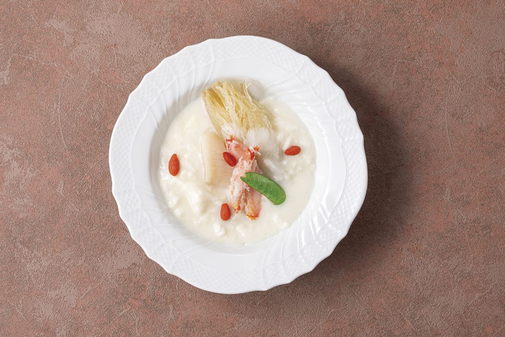 クリスマス　日向鶏の極上蒸しスープ　重慶飯店