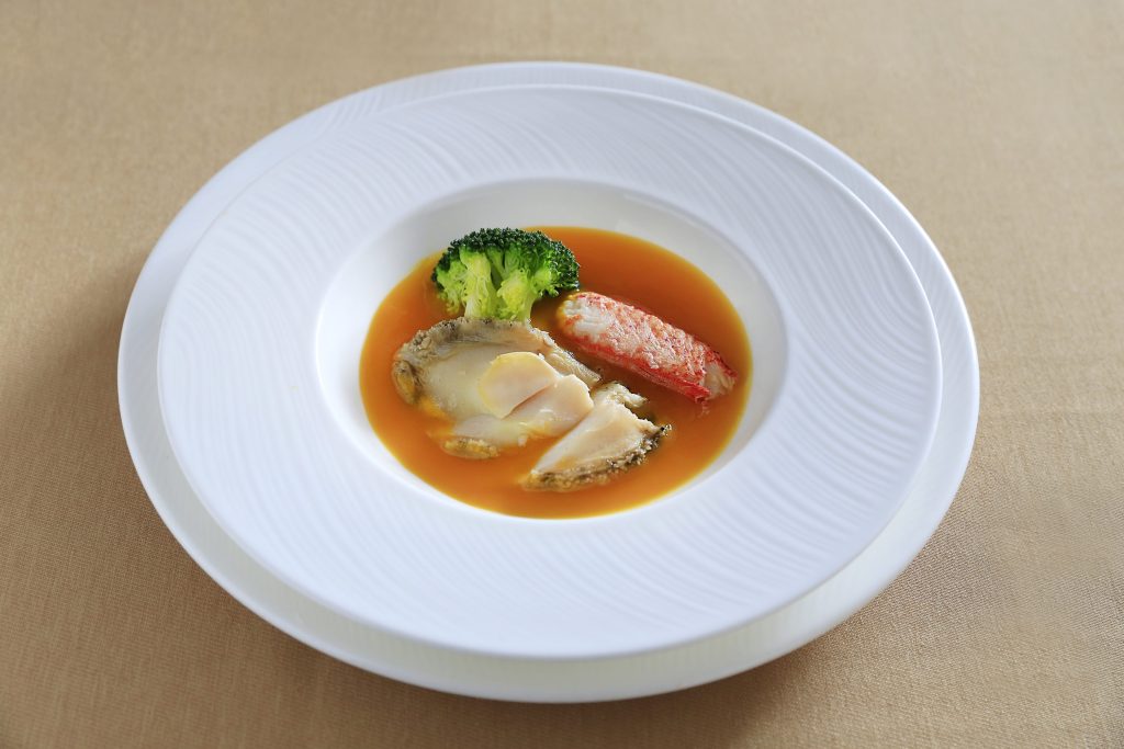 重慶飯店|麻布賓館|北海道産毛蟹と鮑の南瓜クリーム煮