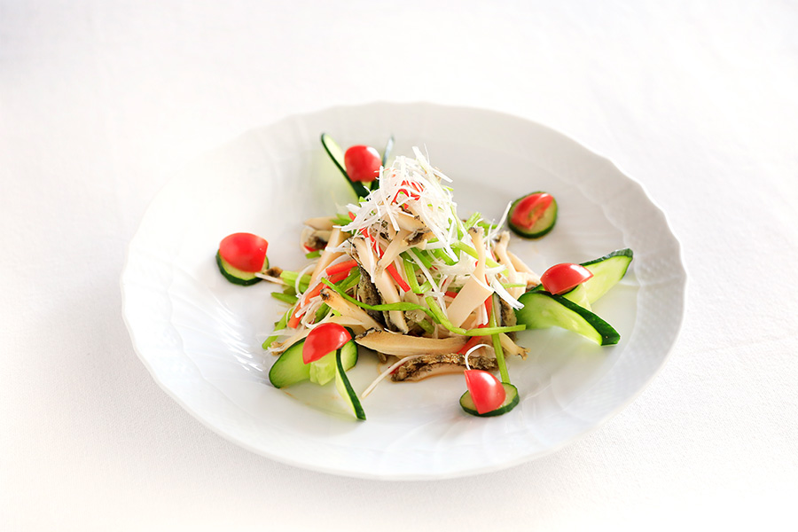 重慶飯店|麻布賓館|料理長のおすすめ|あわび、青唐辛子と青菜の和え物|老虎菜